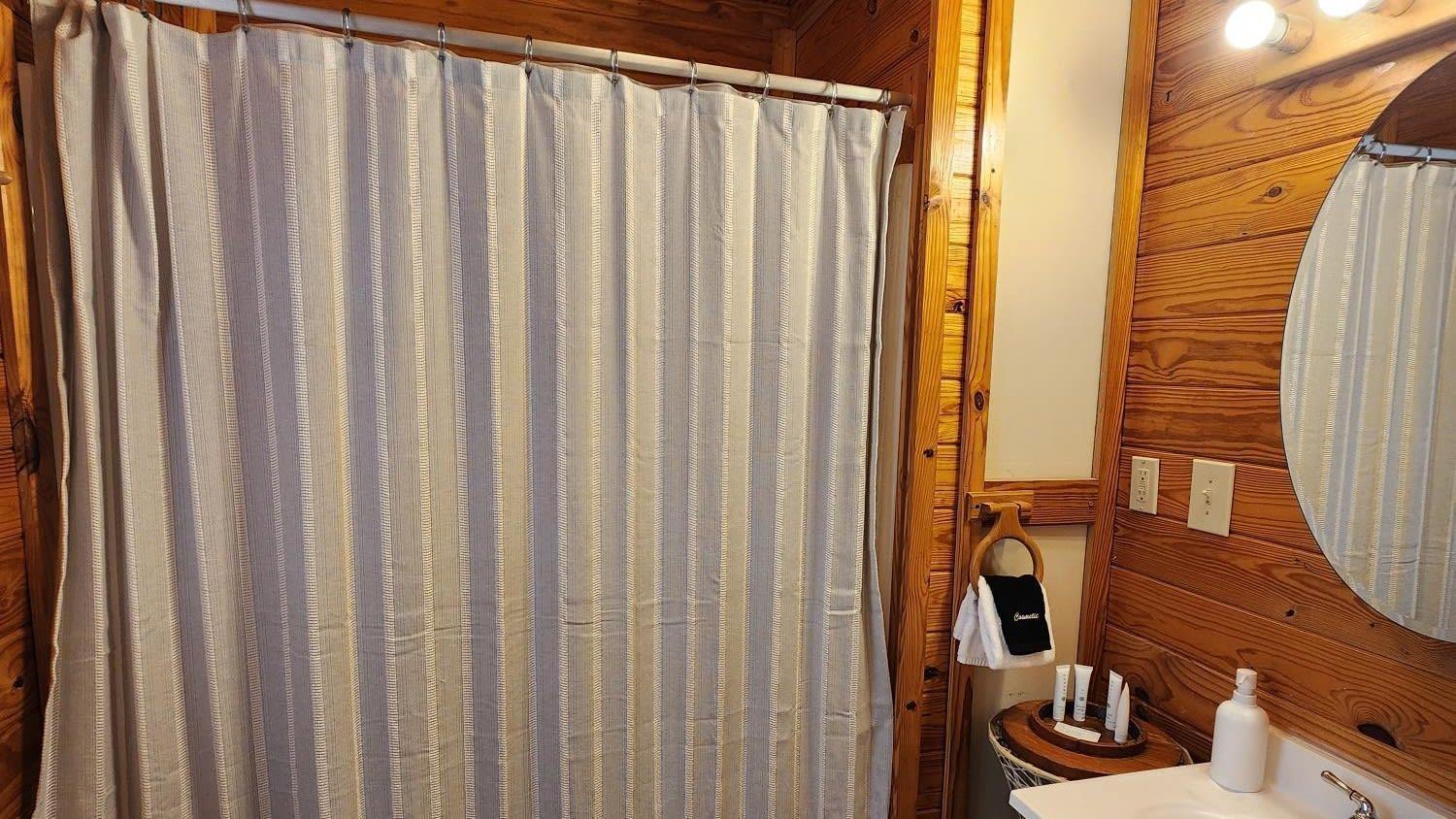 Cuddles, 1 Bedroom Studio, Walk To Downtown And Hiking Trails! جاتلينبرج المظهر الخارجي الصورة